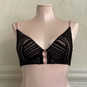 Victoria’s Secret Black and Pick webbed bra 🕷🕸
